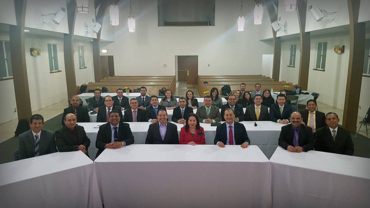 MLPiraquive's tweet photo. Ayer compartimos en Convención de predicadores con los pastores de la @idmjioficial en California (🇺🇸USA) https://t.co/DmR4YWJfTP
