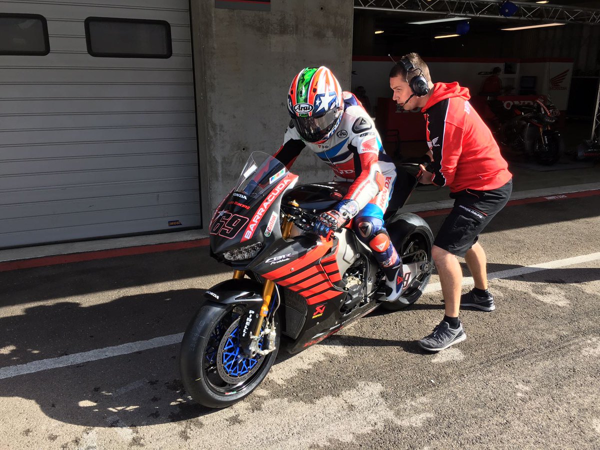 HondaWSBK's tweet photo. Time to go @NickyHayden! Testing officially begins at @AIAPortimao for the #Honda #WorldSBK Team https://t.co/ZosW9L38HV