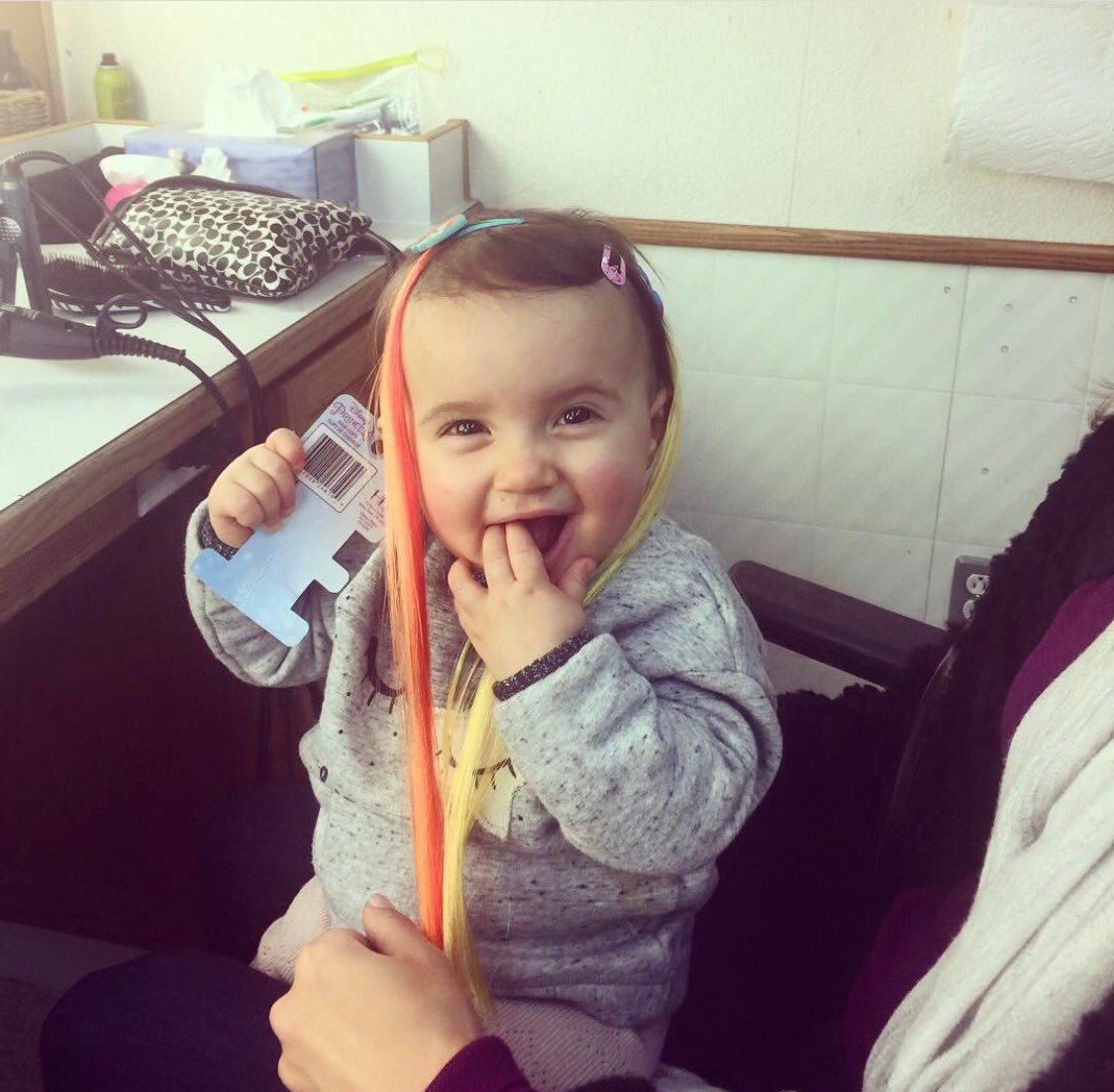 kramergirl's tweet photo. I'm in trouble with this one. #hairclips #setbaby #mygirl https://t.co/HaqoZjrmug