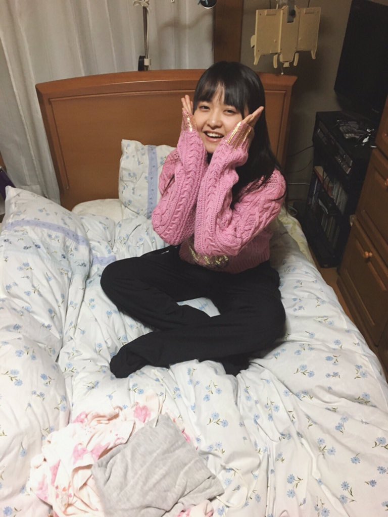 _rabbit__46_'s tweet photo. こんばんは ~ ！

もうすぐ１月が終わって２月だね ！
２月といえばbirthdayliveがあったりななみの卒業があったりするね 。
そんな感じで忘れてる方もいるかもしれないけど2/22はあたしの誕生日ですよう ！
覚えてくれてたら嬉しいなぁ

#まりっかたいむず https://t.co/xY8QuCLjpf