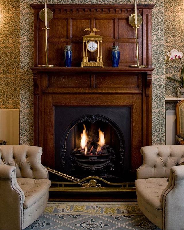 MillerHoweHotel's tweet photo. All you need today... 🍷
#windermere #lakedistrict #wine #luxuryhotel #fireplace #winter #hotel https://t.co/t9H6kWXtXr