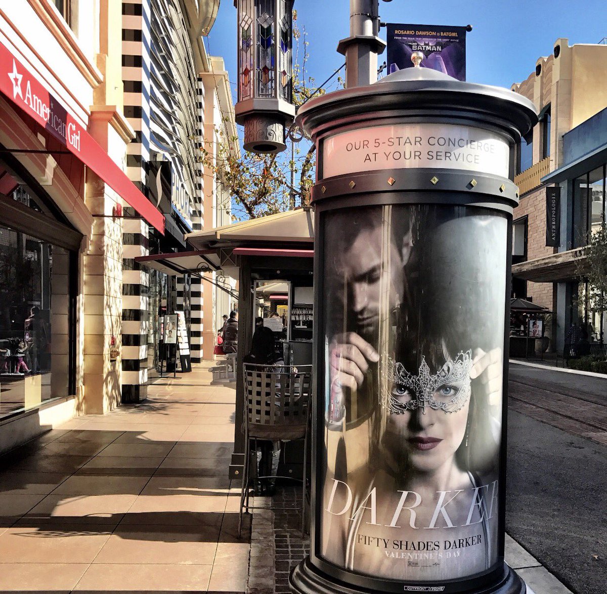 ZoyaKaye's tweet photo. #FiftyShadesDarker has taken over #LosAngels and is Soooooo Cool 🖤 @E_L_James https://t.co/Fn7gNDTqDA