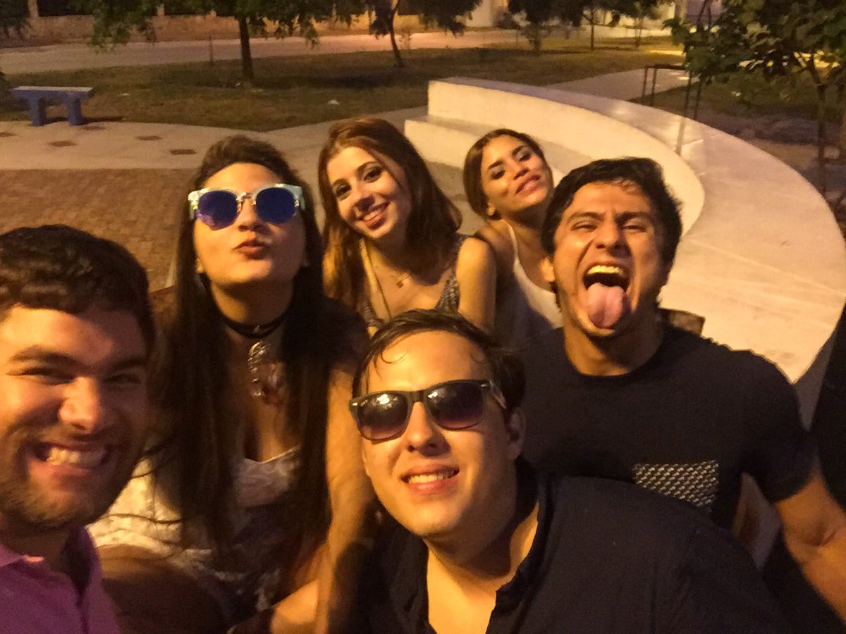 JABMB's tweet photo. Los amo y extraño infinito 🔝🙌🏻 #tbt #mejornosepuede #jun2016 #lamejordespedida @abmuvdi @juanjzf09 @hctorhe1 @SofiCorzo @juankllavi1990 https://t.co/YlT27ZYuGQ