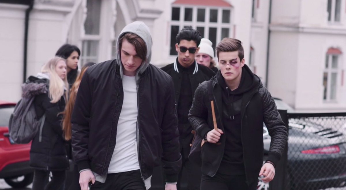 ilnasik's tweet image. там не у всех идеальное лицо и шикарная фигура 
нет цензуры на рекламу 
одежда из H&amp;amp;M 
живут в не дорогих домах 
за это я люблю SKAM 🇳🇴