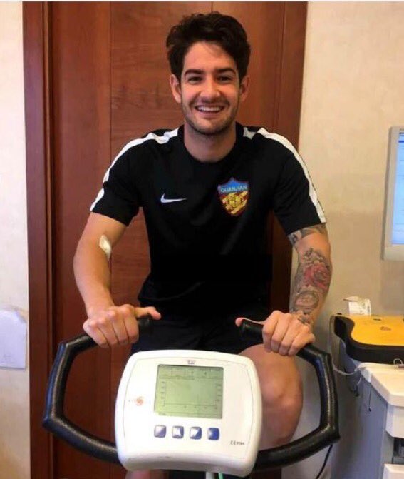AndiOnrubia's tweet photo. Una de las fotos más decepcionantes de 2017 y estamos en enero. Pato había vuelto y decide irse a China. Una lástima. https://t.co/CIuBHANKrc