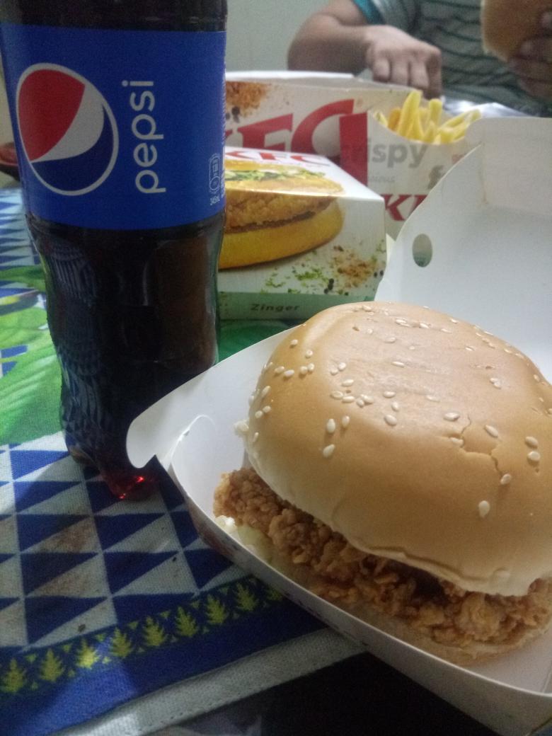 hinasafi's tweet photo. Nom
Nom
Nom
#2GoodFor499 & to treat family. Just treated siblings. #MealsTurnExciting https://t.co/R5oFvbYVCC