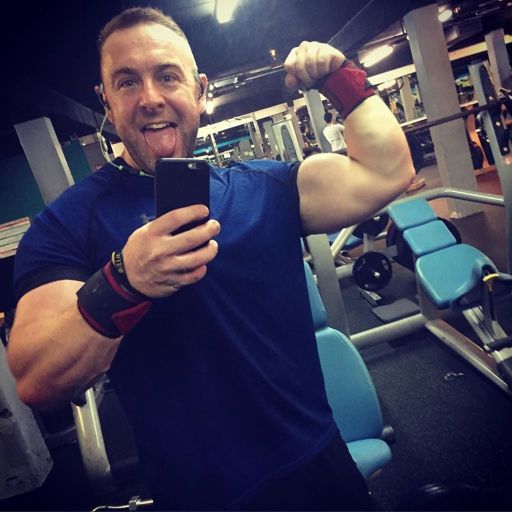 TJMRobertson's tweet photo. Another day, another workout complete! #gymselfie #gymaddict #gymaholic #flexselfie #weeke… https://t.co/eHcESz5EZw https://t.co/CvsQiHUwp7