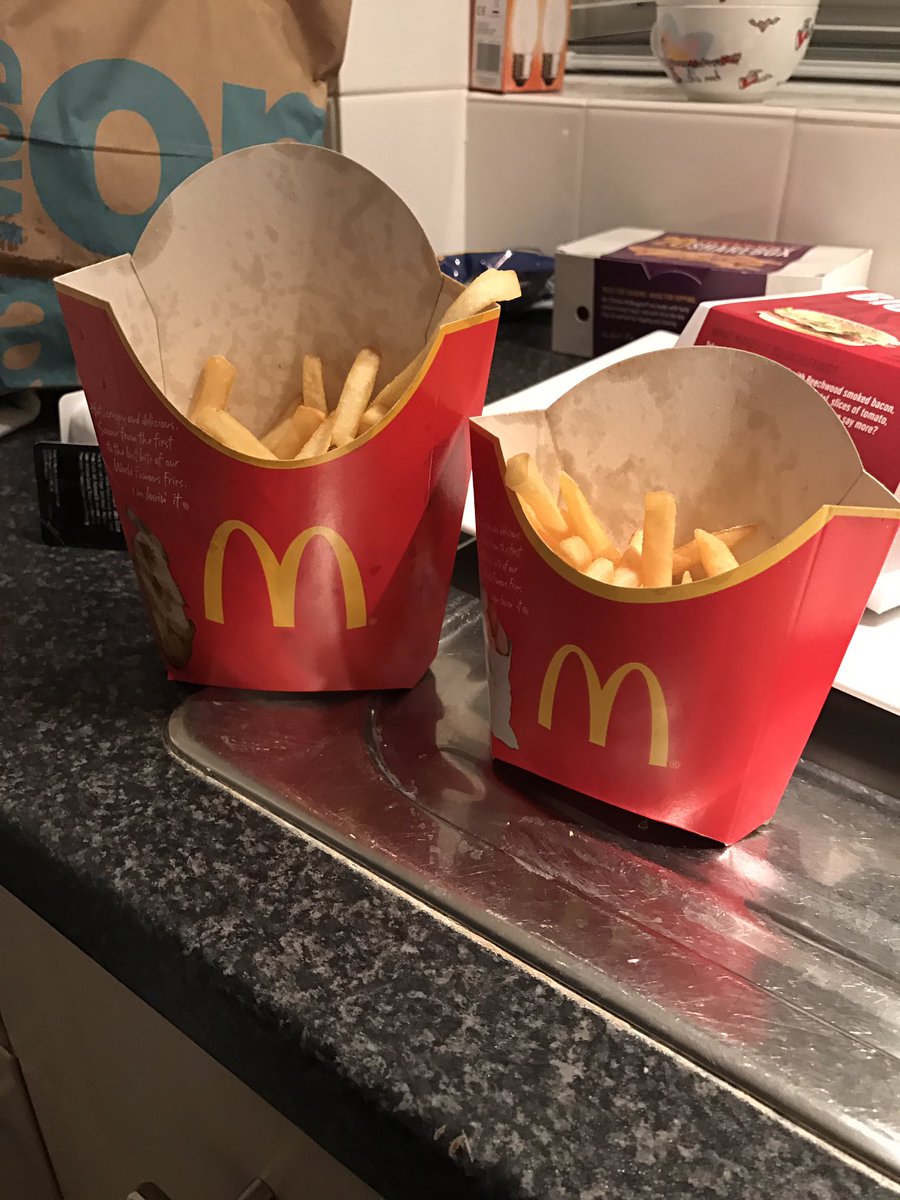 glayzerrr's tweet photo. @McDonaldsUK do you think these portion sizes you gave me are acceptable?! Not happy. 😡 https://t.co/rHPf4SzniU