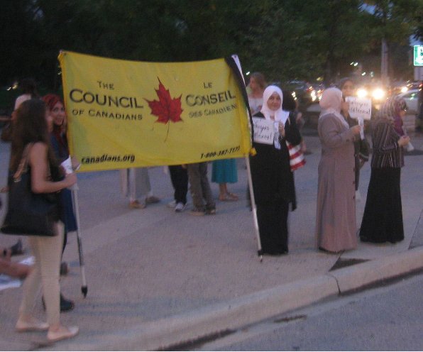 CBrentPatterson's tweet photo. The @CouncilofCDNs calls on @JustinTrudeau to rescind the Safe Third Country agreement, https://t.co/q8dObqxvdZ #nooneisillegal #cdnpoli https://t.co/SZT2hArjj8