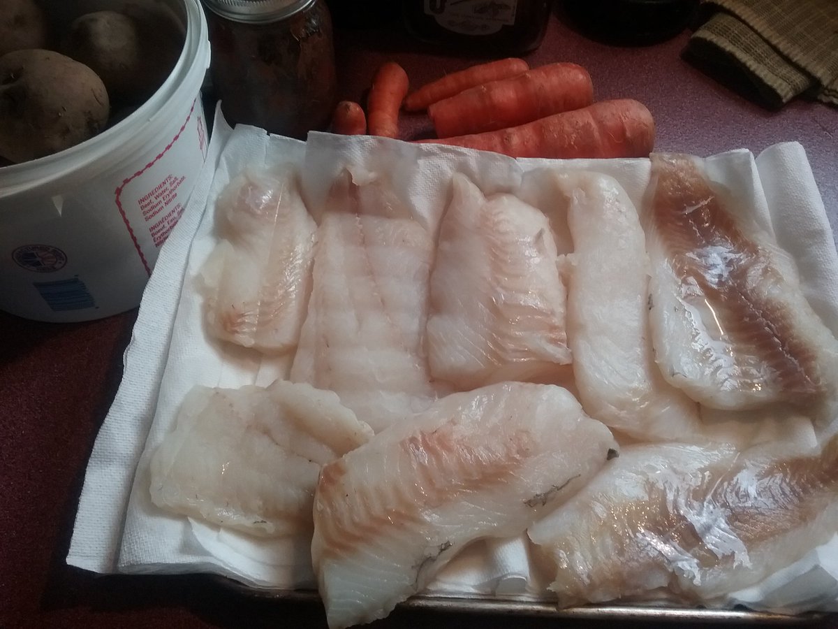 CarolynRParsons's tweet photo. supper prep @ChangeIslandsNL cod,Comfort Cove potatoes &amp; carrots, rhubarb relish from T'gate. #eatlocal #ruralnl https://t.co/pWHNBlrba1