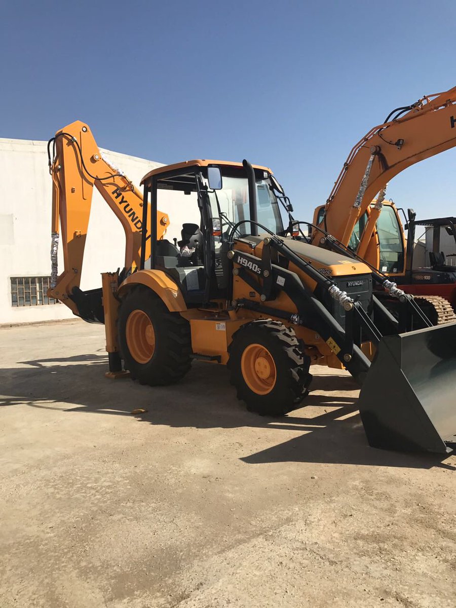 atiq_est's tweet photo. هونداي باكو - Hyundai Backhoe https://t.co/QEUz4UKHrr