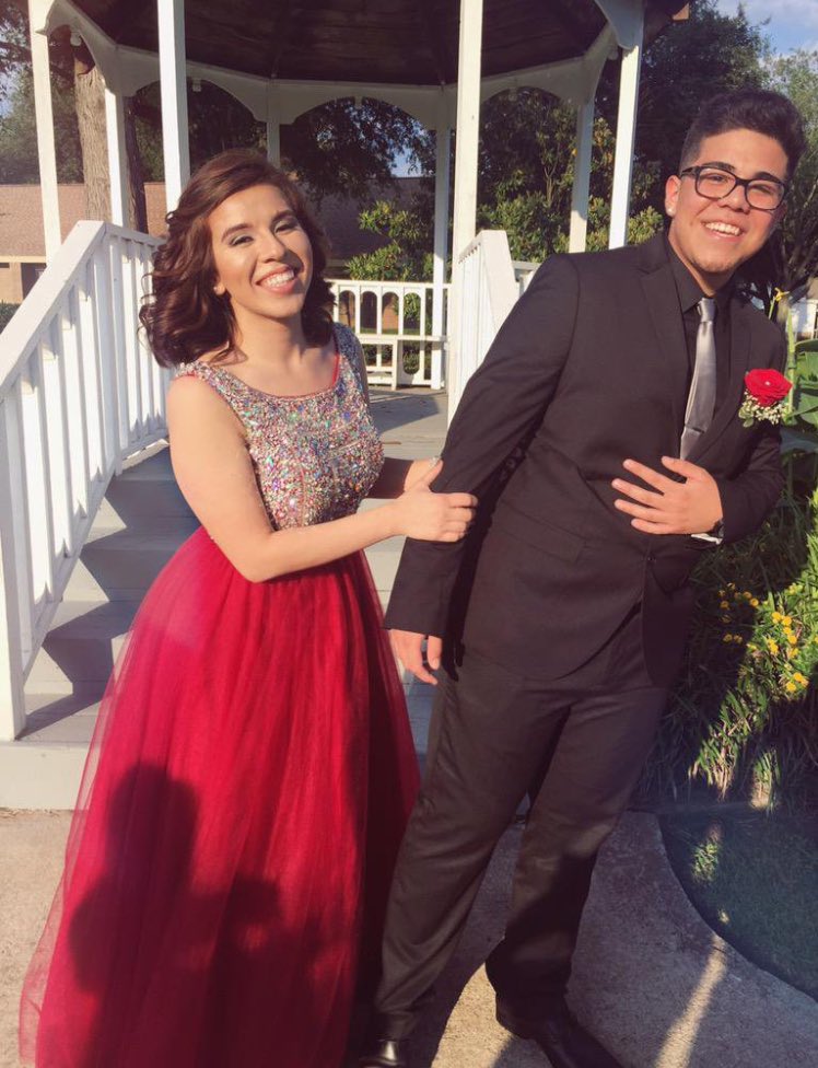 itzDaphne's tweet photo. From middle school , to high school , to our wedding day.❤️ https://t.co/Tkd0t8Ujcs