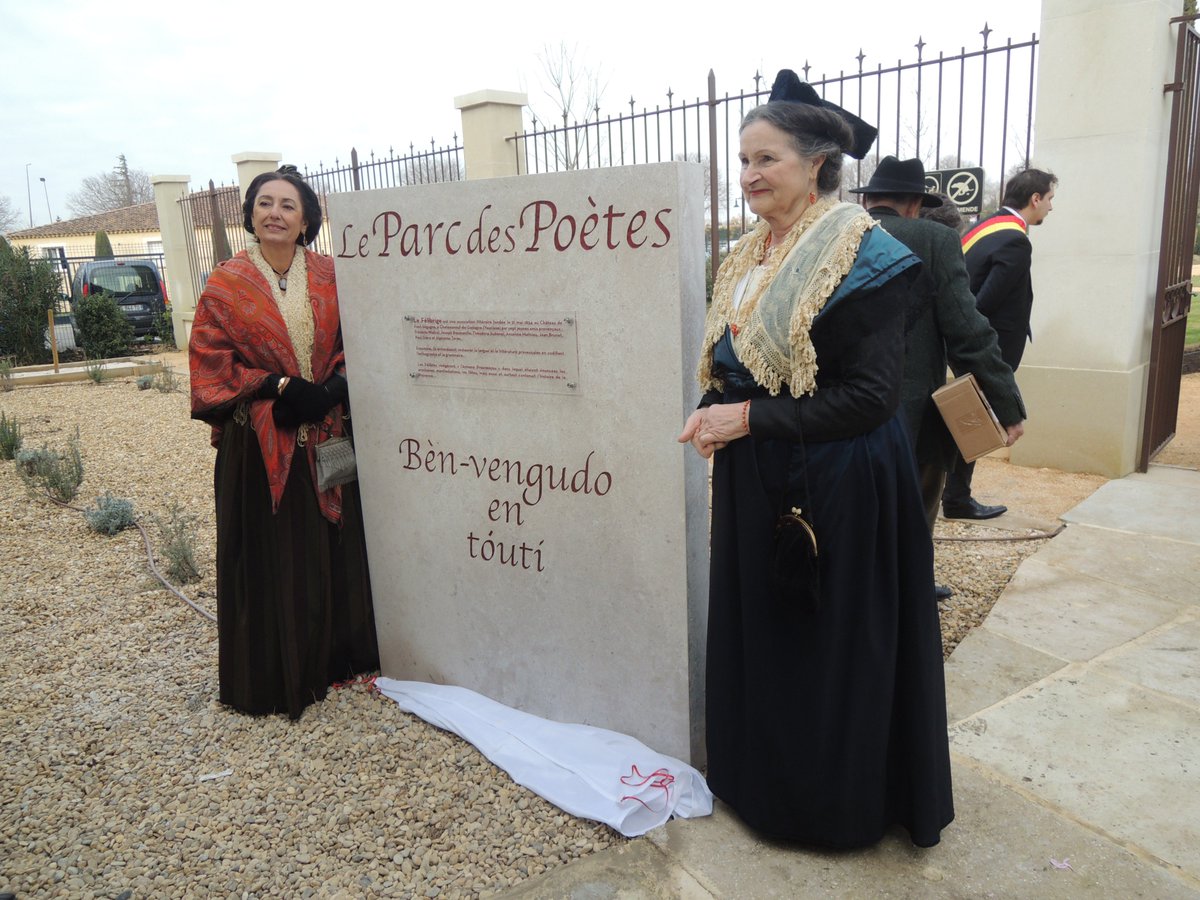 Imagine_Tours's tweet photo. Article:  Inauguration et présentation des statues des 7 Félibres

https://t.co/LsGf8oq4u3 https://t.co/59usl3rRB4