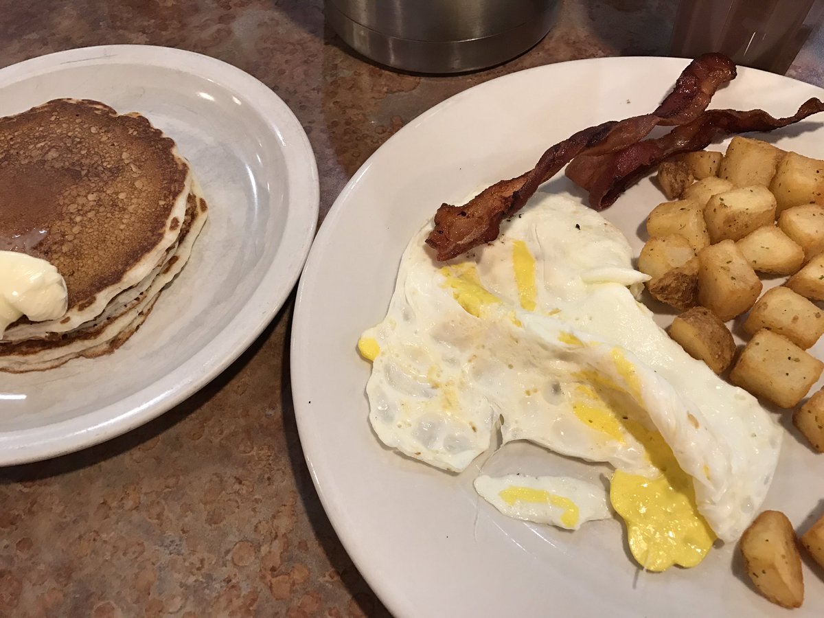 GumpyGus's tweet image. How many chances do I give @EatAtPerkins Southdale Wpg before I stop going? Small proportions and 50 min wait for this. #customerservice