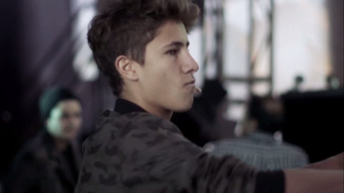 agentesdecambio's tweet photo. ¿Ya estás viendo @MTVLA? En minutos será el estreno en televisión de #MTVDisruptivo, con @ElJuanpaZurita y más:  https://t.co/zI1aCpXXf4 https://t.co/j9b0nNSbqI