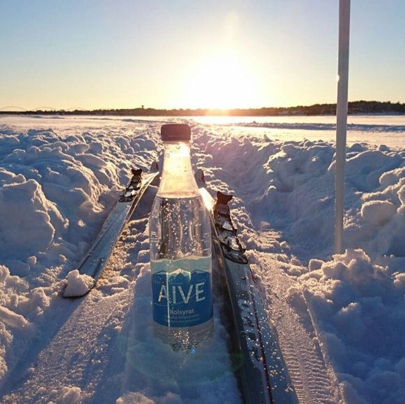 AiveWater's tweet photo. Winter days - clear sky, crisp snow, crystal clear water. #QualityOfLife #HealthyBody #ClarityOfMind https://t.co/ngxPMLtFXH