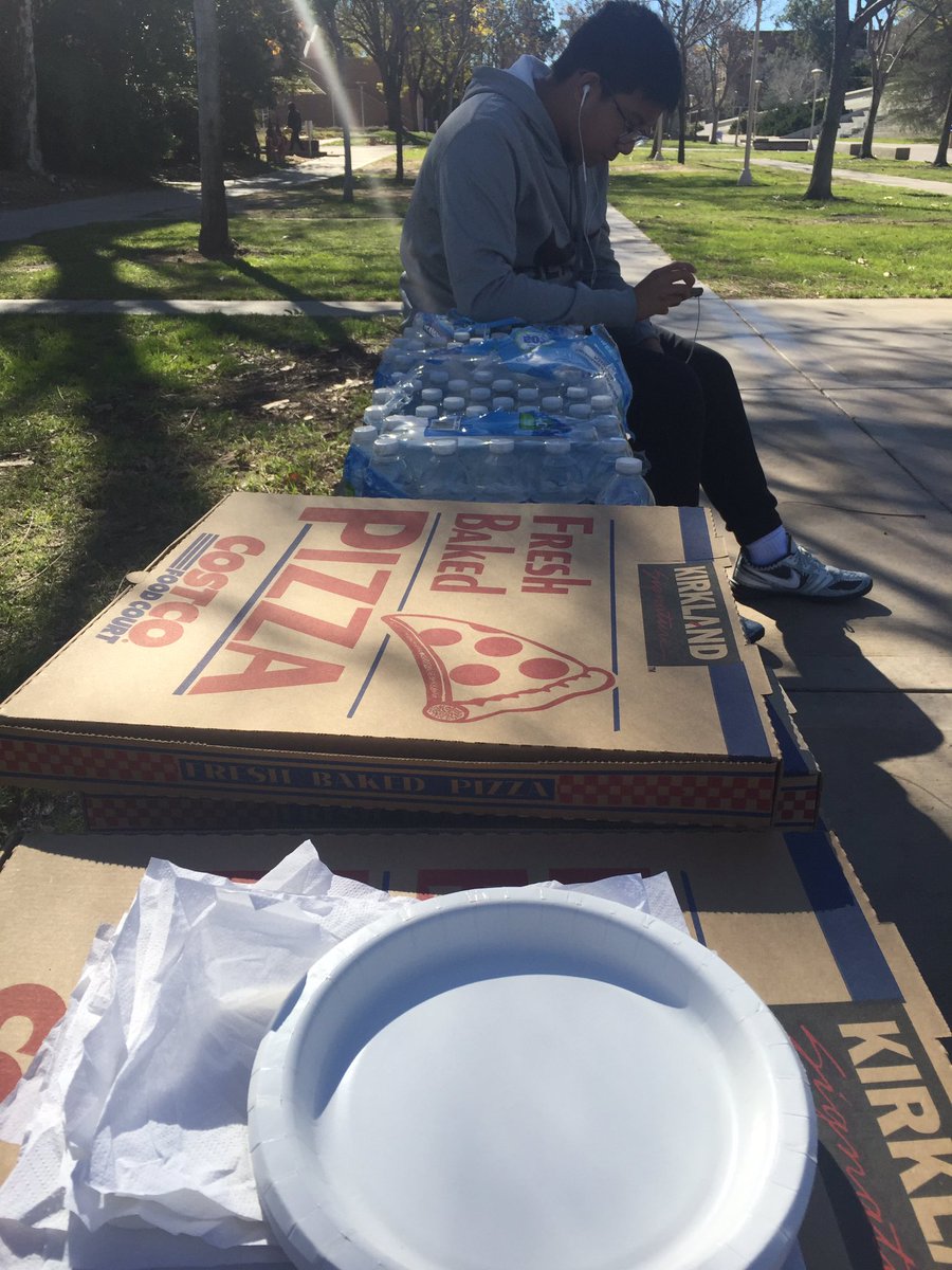 Charil_Macaraeg's tweet photo. Waiting to feed our Mustangs who attended @APReadinessUCR #momsassistant https://t.co/4AEnEm7dwY