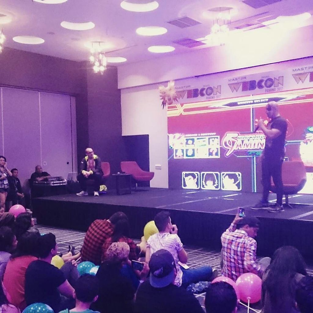 VidaDigital's tweet photo. Credit to @livingatencio : Presentación de @karcamogaming en el #webconpa https://t.co/mofYSKNqtU https://t.co/ddNLwpAJfw