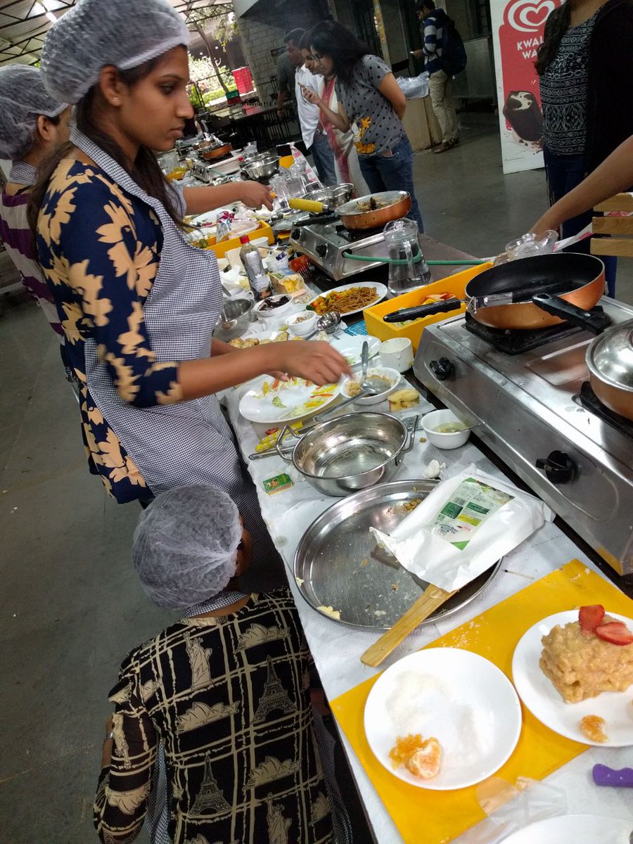 FreshMenuIndia's tweet photo. FreshMenu at @UnmaadIIMB :)
Here are some snaps from our Chef's hat event. https://t.co/tx5ZbLoKRk