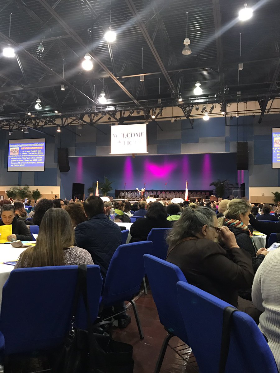 divalemons's tweet photo. The learning station is rocking. #ECWC2017 https://t.co/wtvUEs4zh0