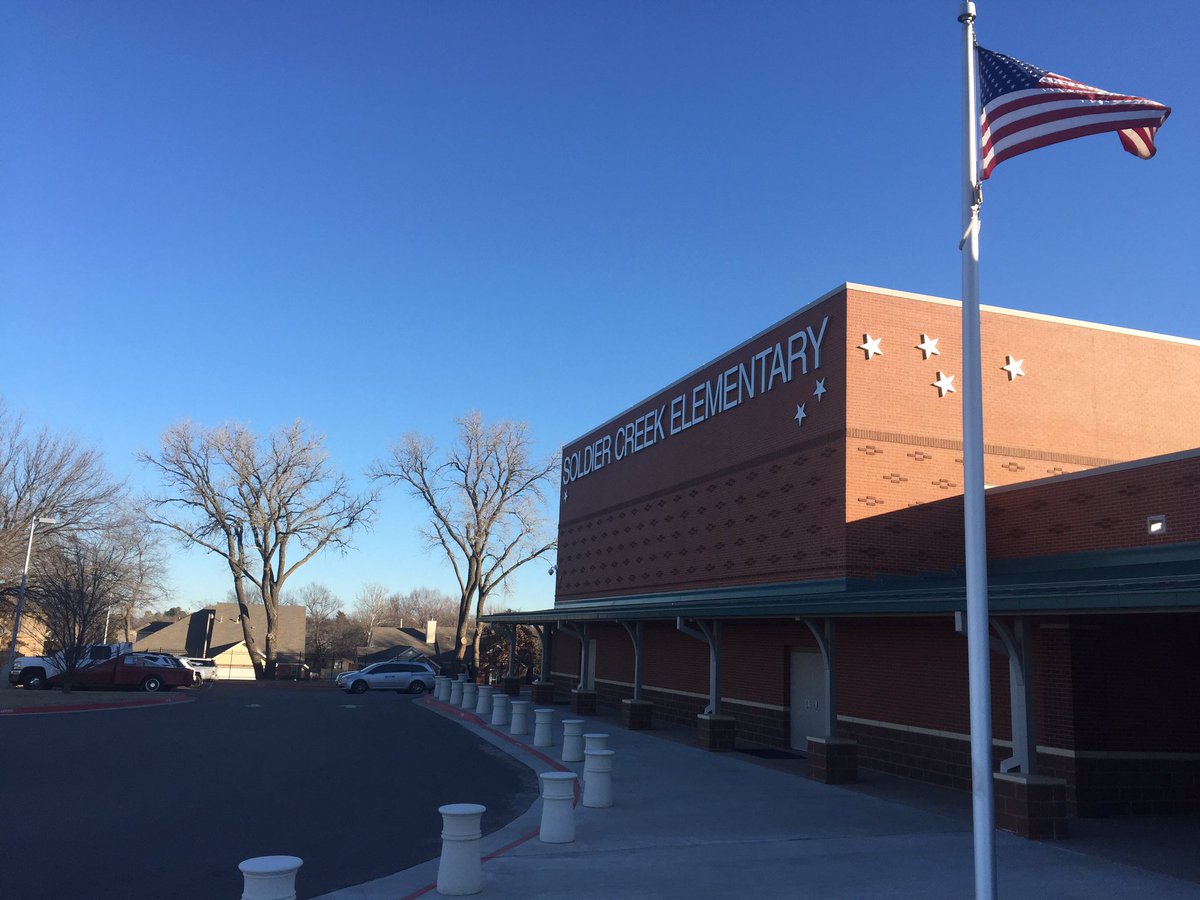 middelsupt's tweet photo. Elementary debate and no room to park - nice problem to have! #MDPurpose #oklaed https://t.co/hwWwdWwpGx
