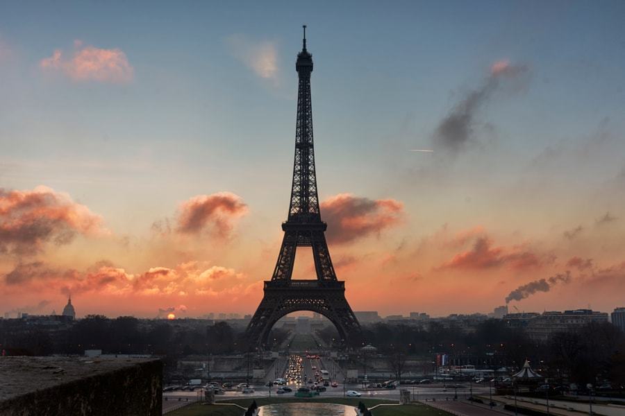 bcdotphoto's tweet photo. The red sun waking up Paris https://t.co/CbTSKLmC9v https://t.co/os4Chh6Pvf