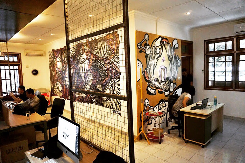 ArcadeIDN's tweet photo. Creative space or Spartan. #arcademovingup https://t.co/KOwq8341KD