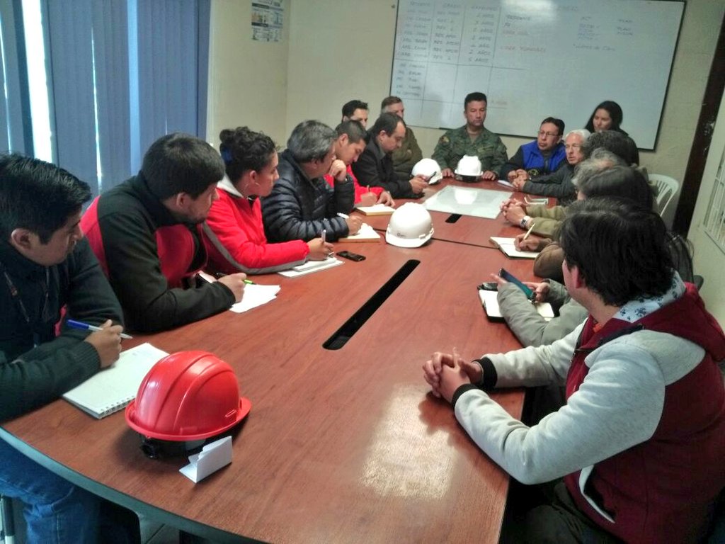 DPS_Chimborazo's tweet photo. #Ambato: Autoridades nacionales y locales mantienen reunión de trabajo para analizar avances de obra en #HGDA https://t.co/v7l9VgGAnW