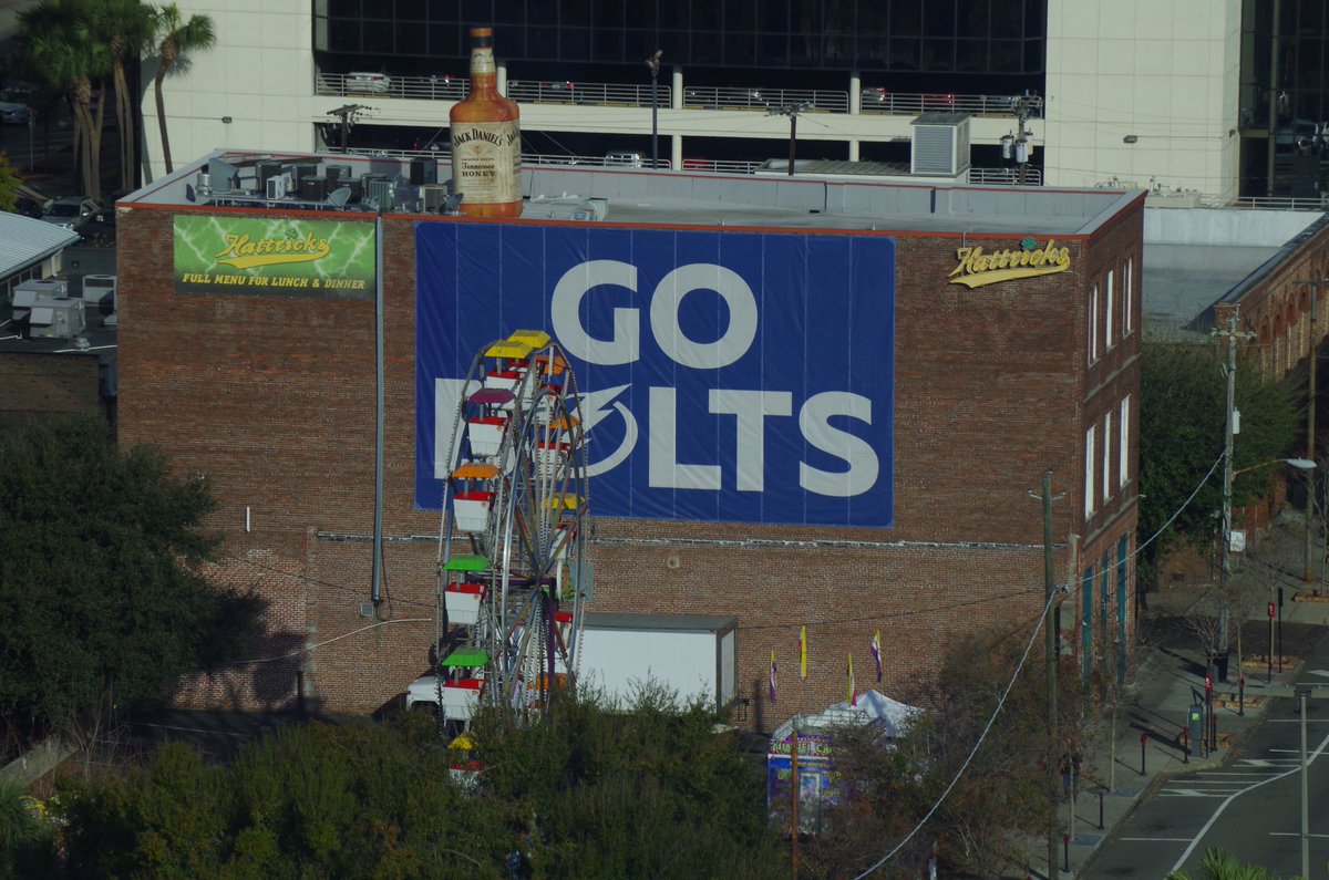drews_clues's tweet photo. #hattricks #tampa #gasparilla #downtown #ferriswheel #gobolts https://t.co/MN0horU9P1