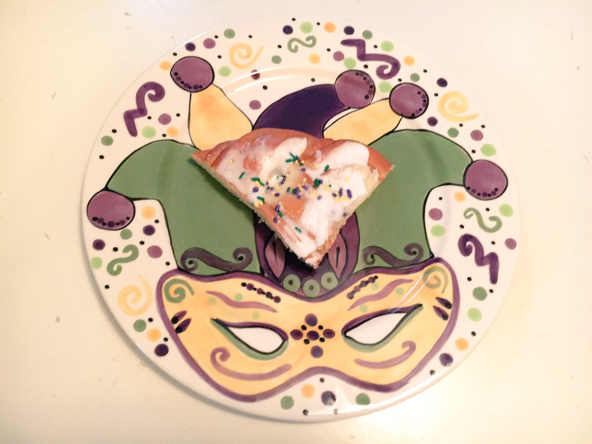 KingCakeBaby's tweet photo. Retweet if you eat king cake for breakfast #PelicansKCB https://t.co/C68lXutSa7