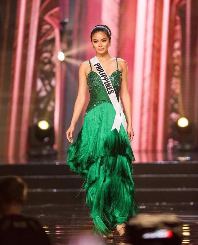 JamOneDirection's tweet photo. MAXINE MEDINA IS THE WALKING DEFINITION OF HOT. WIN THE CROWN. WE BELIEVE IN YOU. #MissUniverse #Philippines https://t.co/MtGUoQ8JEn
