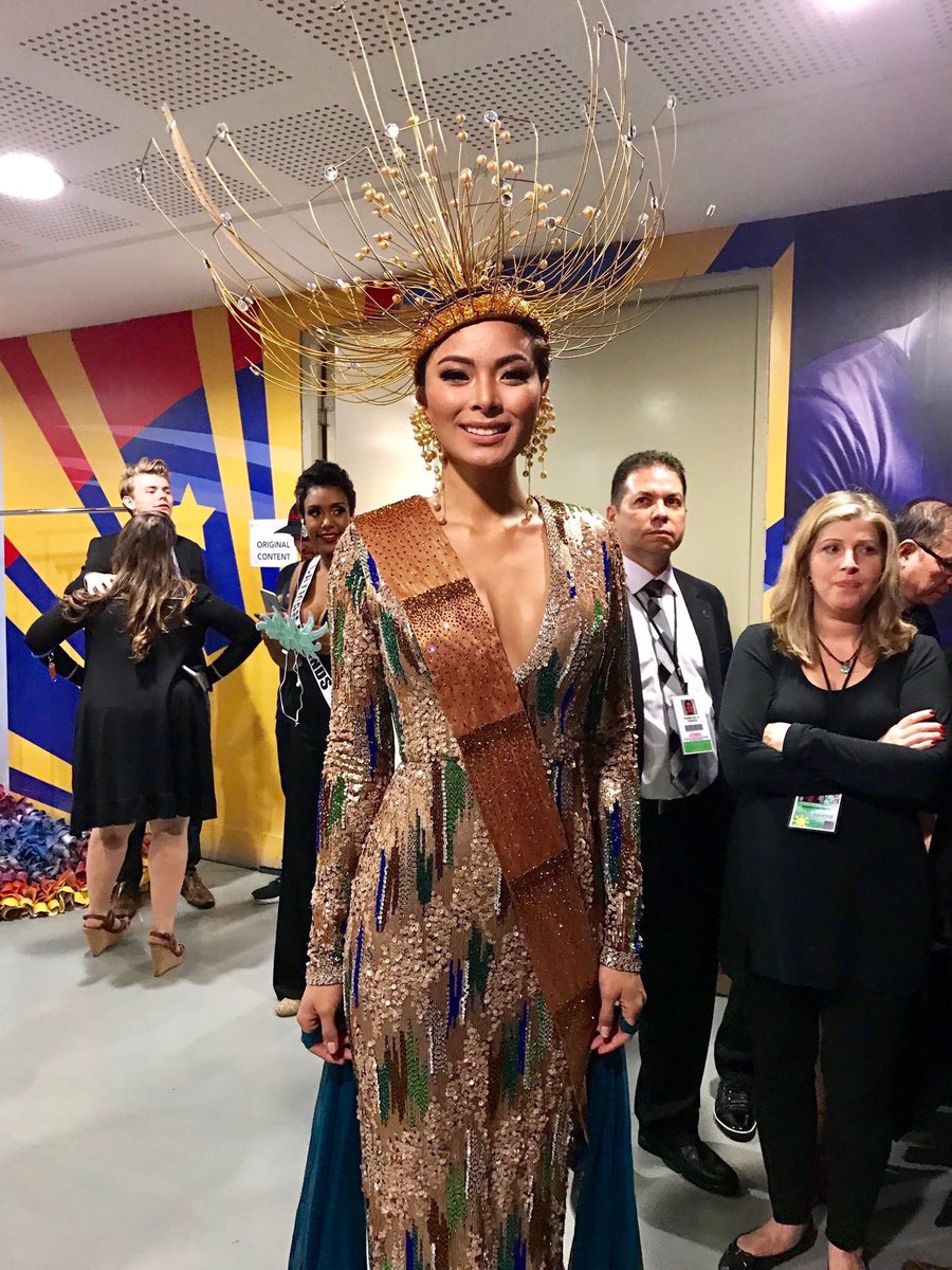 JamOneDirection's tweet photo. MAXINE MEDINA IS THE WALKING DEFINITION OF HOT. WIN THE CROWN. WE BELIEVE IN YOU. #MissUniverse #Philippines https://t.co/MtGUoQ8JEn