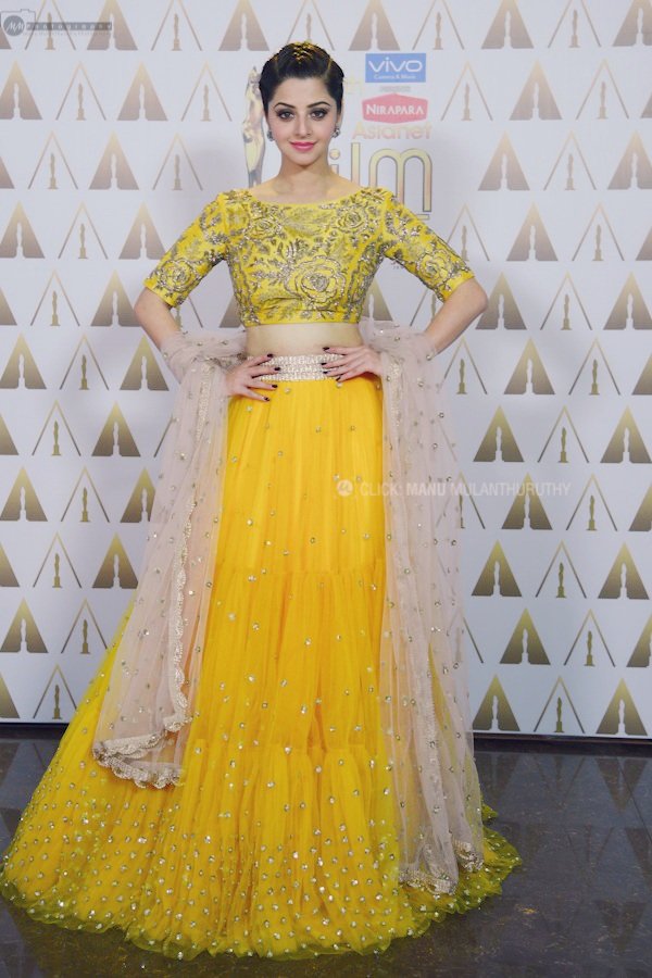 HackerCine's tweet photo. Actress @Vedhika4u at #AsianetFilmAwards #cinehacker.com https://t.co/ARzK25QQiv