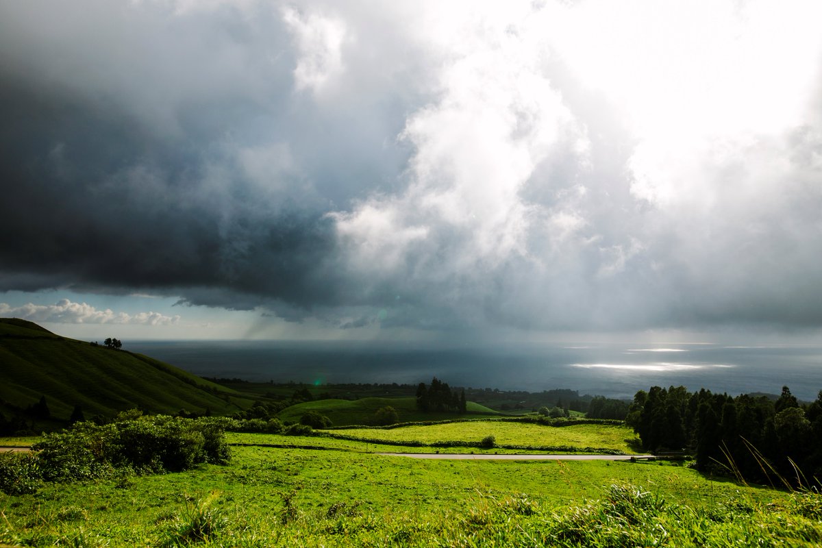 HCW_PHOTO's tweet photo. 4 seasons in 1 day, #Azores #landscape #storms #islands https://t.co/kci845nEC2