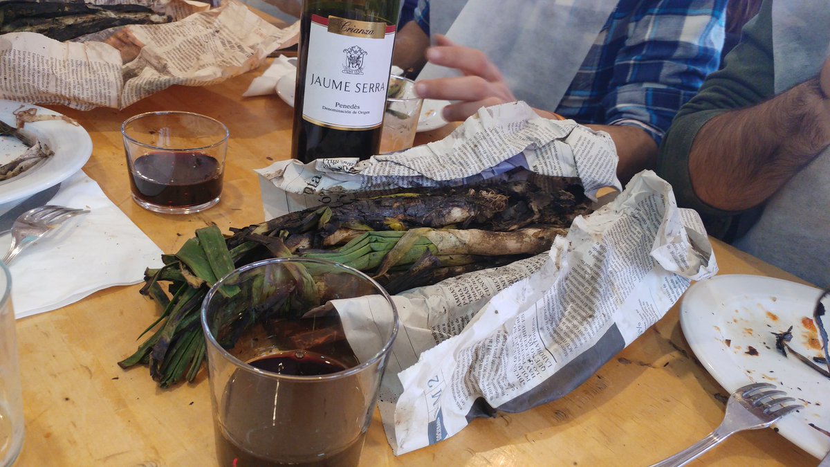 Hoy en nuestro #momento de #gastronomia y #felizSabado de #turismo...#calcotada en <a href="/hoyodmanzanares/">hoyodemanzanares</a> #restaurante calsots.com