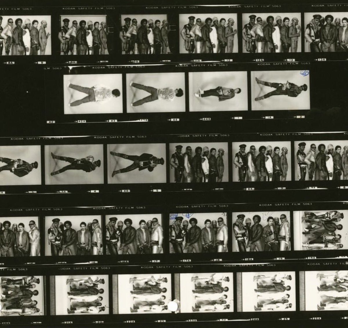ContactHighProj's tweet photo. Contact sheet by @joeconzo 👑🎞📸 #coldcrushbrothers #TriX #Film #shootfilm #JoeConzoArchives #asa400 #hiphop #photography #analogphotography https://t.co/p51yPuhgCy