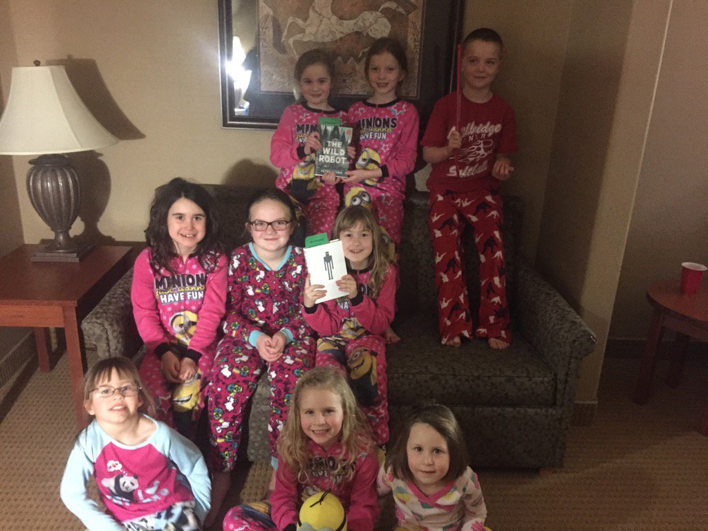 vkambeitz's tweet photo. Lethbridge Minions ringette team and siblings in Strathmore.  1 team 1 book!!  #probewildrobot @GBProbeSchool https://t.co/cmRKdZJZOs