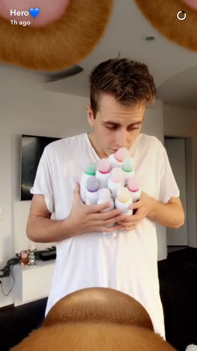 yolandadiamond_'s tweet photo. Ich, wenn im Dm wieder  #bilous aufgefüllt wurden.🌸👀😂 

>> @BibisBeauty @julienco_ https://t.co/A5VUMIAiLp