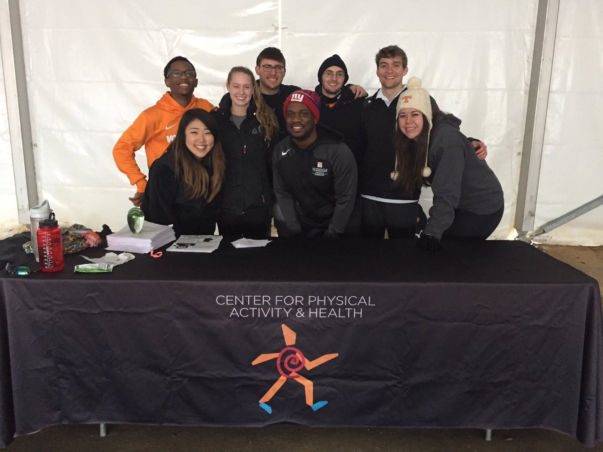 UTPlayForHealth's tweet photo. Kinesiology students volunteering at the @chknoxmarathon Kids' Zoo Run! @KRSSutk @UTKCEHHS @CPAH_UT #playforhealth #getoutside #letsmove https://t.co/dJw9Ekx1gW