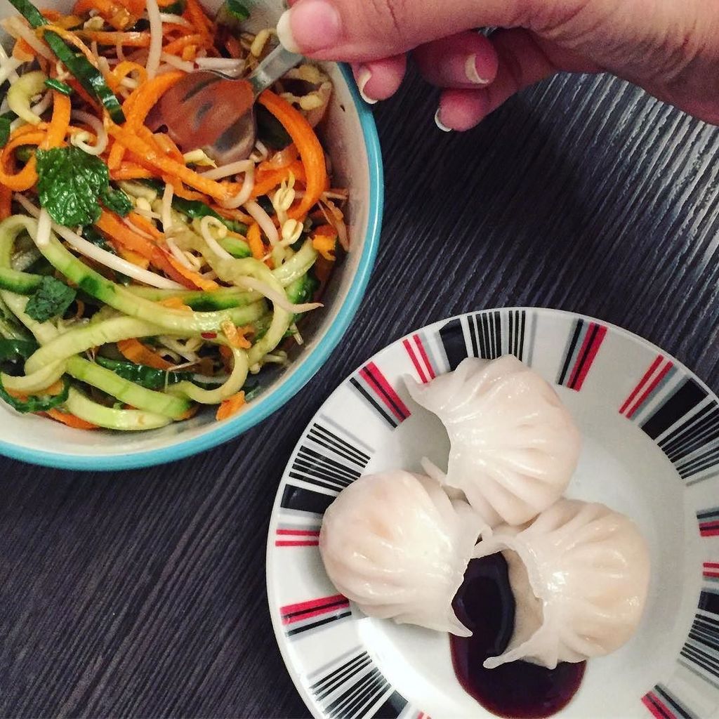 SaraJapanwalla's tweet photo. Trying out @rosielondoner thai salad tonight for dinner aaand it's a hit! 😍 love the recipes on the londoner!!!! https://t.co/MALOtxecT6