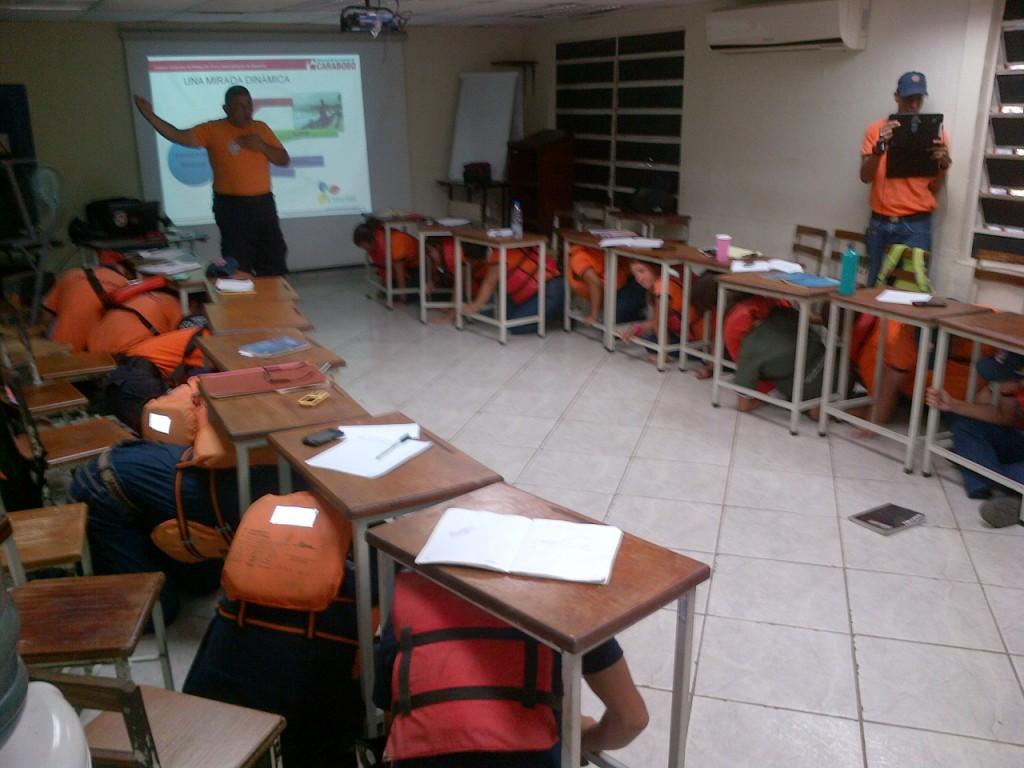 SistemaCarabobo's tweet photo. Resumen en (Fotos) curso de Salvamiento y Rescate acuático dictado a Funcionarios de la Institución https://t.co/UINmDh5MlQ