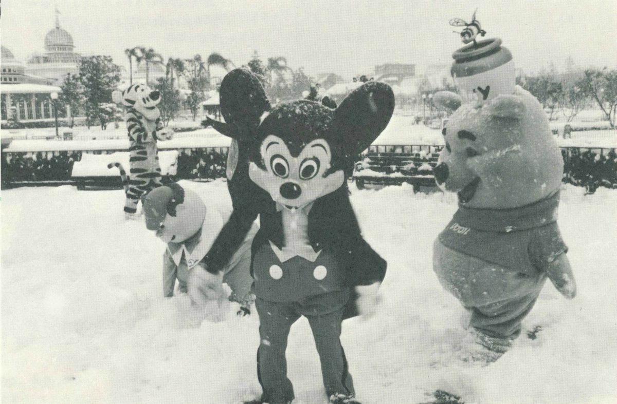 1984年1月19日、初めてTDLが大雪に見舞われた日。あまりの大雪のため