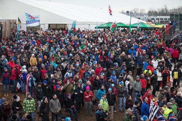 A bunch of great fans today in #Bieles2017! Whatever the weather, CX fans are here to support the riders! 👍🎉