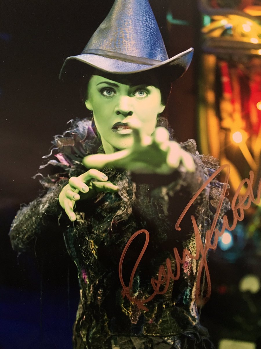 The Theatre Hub tweet media