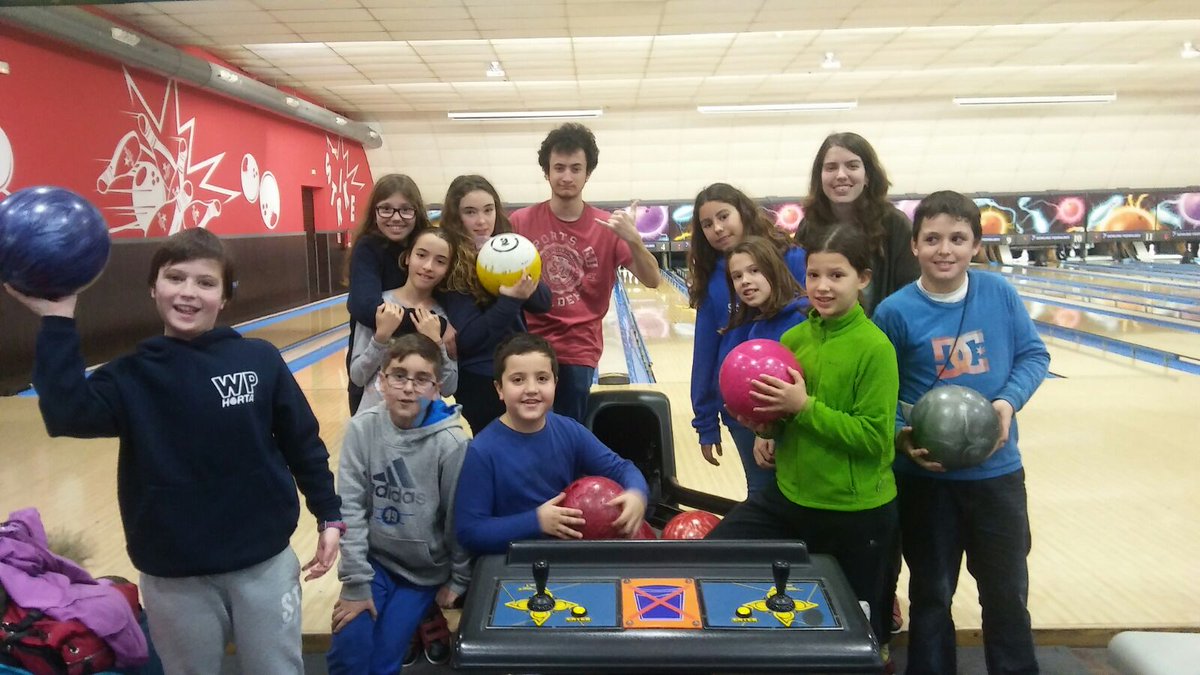 esplaiifn's tweet photo. Aquest matí el grup de llumins hem anat a la bolera!! #sorpresesmatinals https://t.co/xv8Eo1tbOq