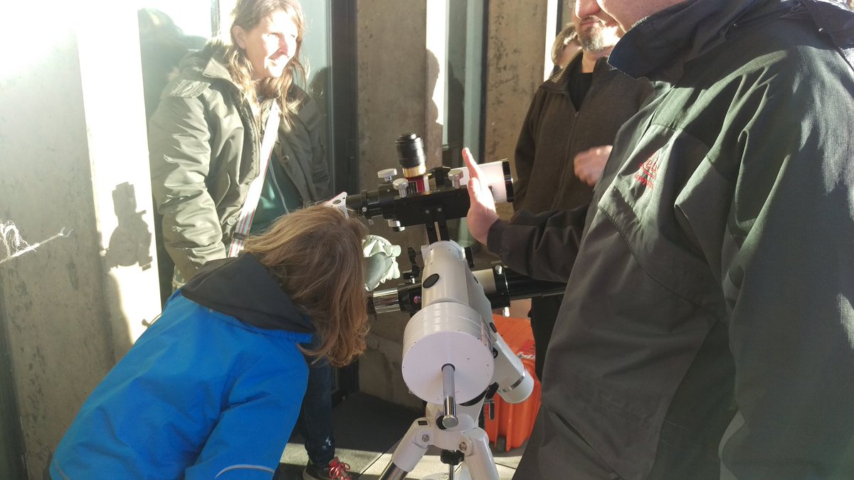 StargazingOxfd's tweet photo. The Sun is shining for solar observing #stargazingoxford https://t.co/jAnWmwGYO9