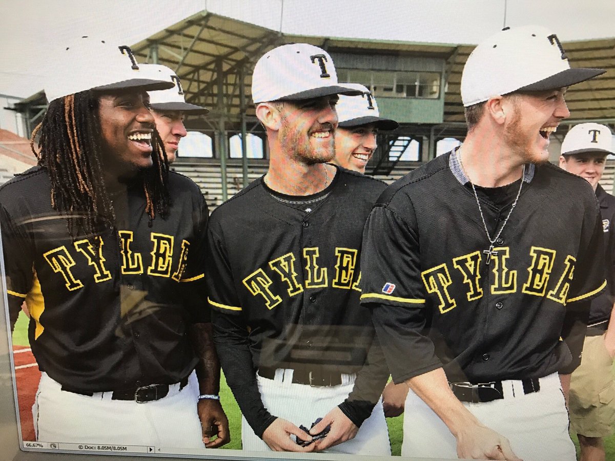Jtrahan34's tweet photo. Game day at Mike Carter โพ๏ธโพ๏ธโพ๏ธ #tjcbaseball https://t.co/a3nXCwga1y