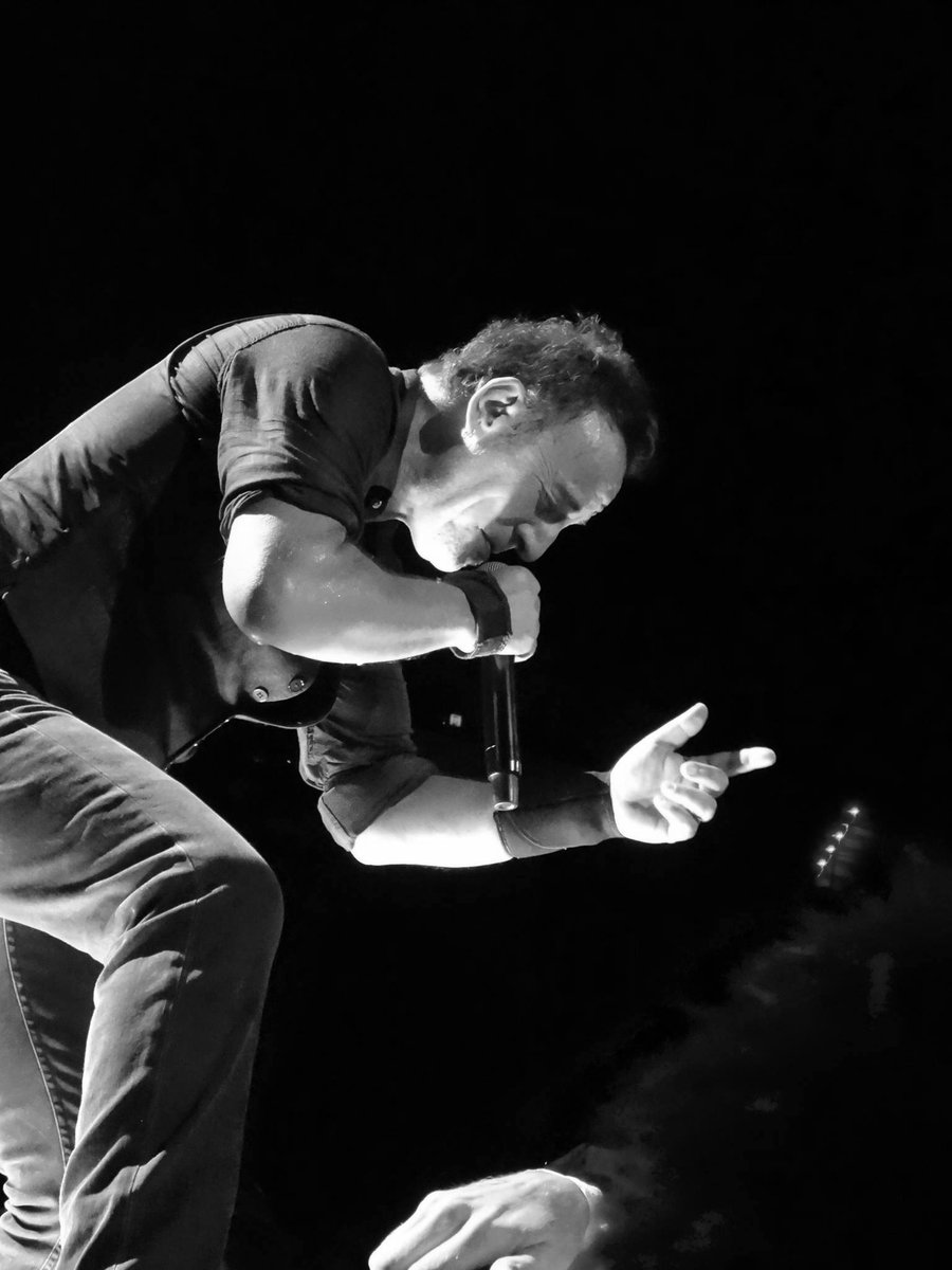 Calandre12's tweet photo. @ReneBackstreets Safe travels! Just seen 2 amazing shows in #Perth #BrucePerth #summertour2017 https://t.co/6CMPB4ZOxG