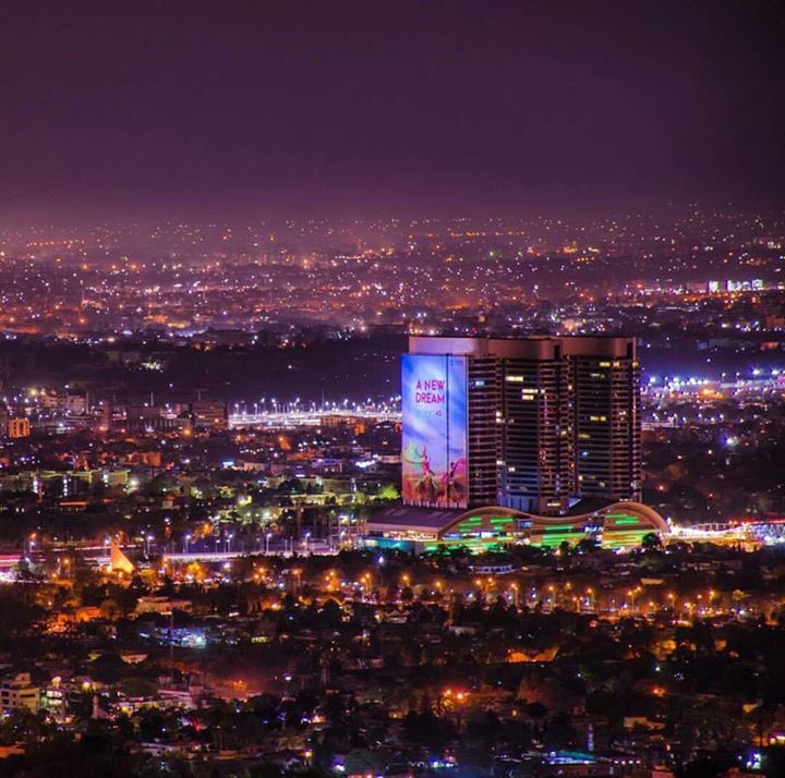 DanyalGilani's tweet photo. Bright at Night 🌌 
#Islamabad is Pakistan’s new City of Lights 
PC: Usman Ghani
#BeautifulPakistan https://t.co/G0M4Y4IZ6a