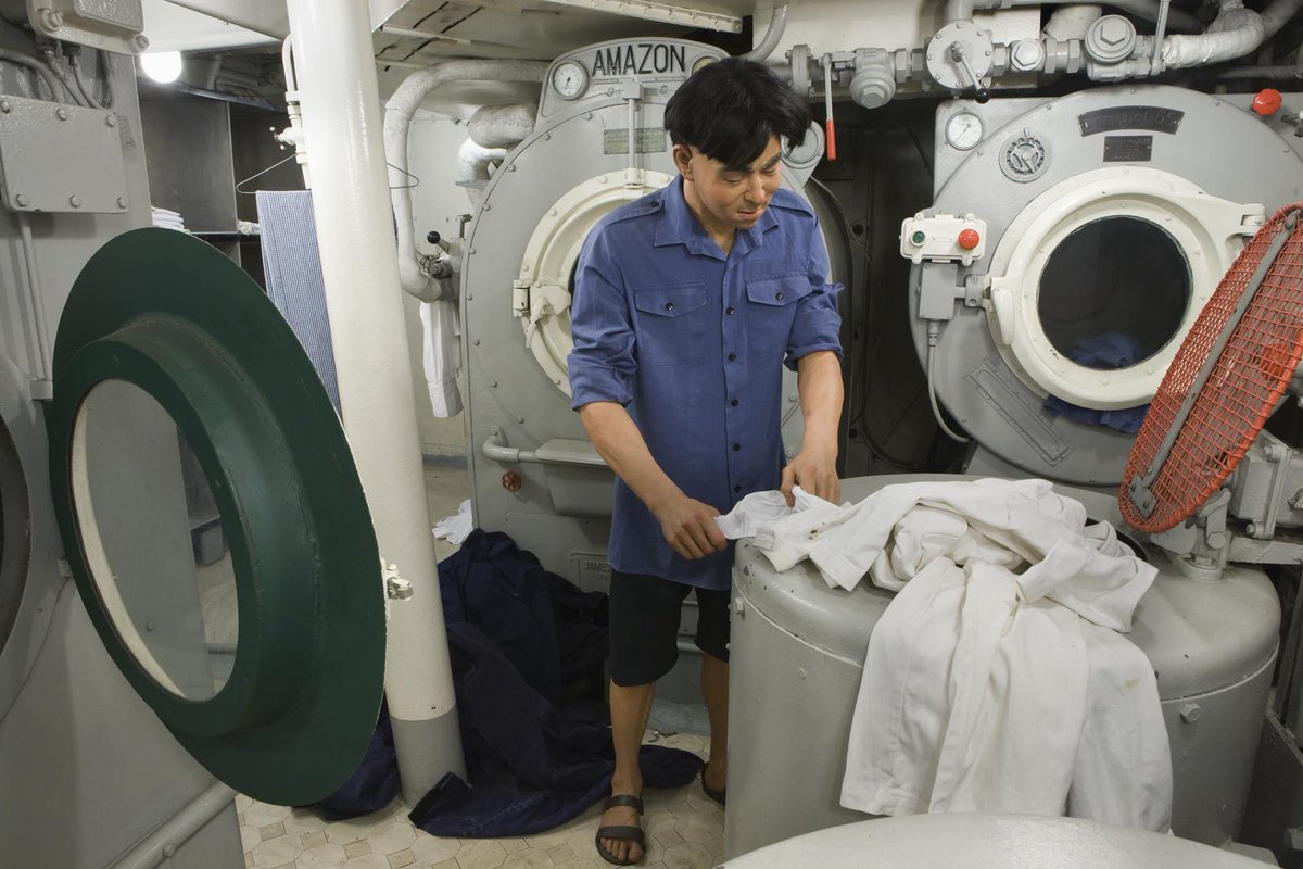 I_W_M's tweet image. The #HMSBelfast crew had to wash their clothes in buckets &amp; basins, it wasn't until the late 50s that a well-equipped laundry was installed.